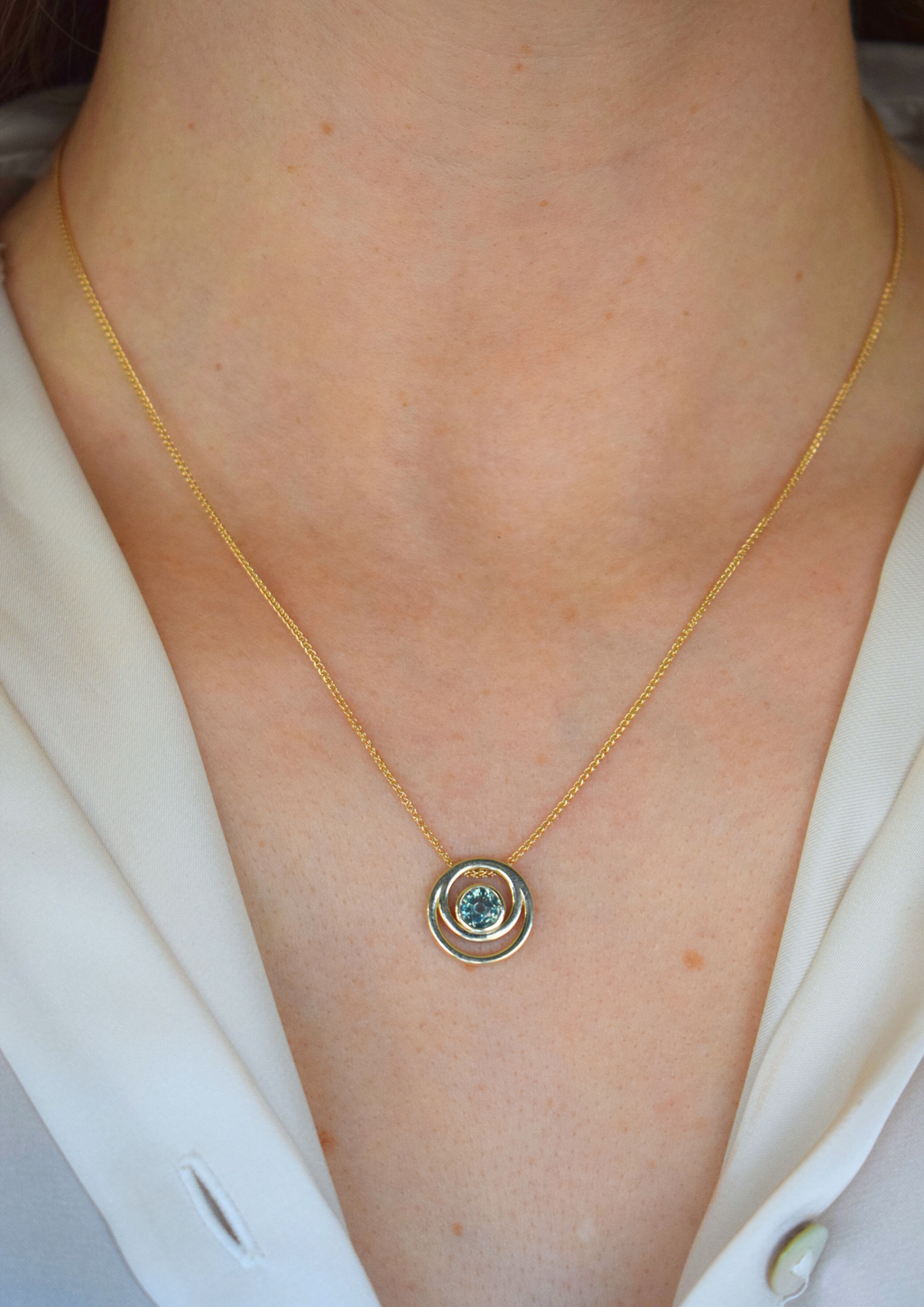 Double_Loop_Green_Sapphire_Pendant