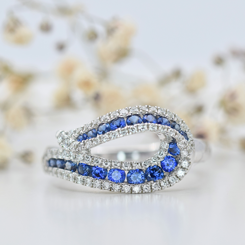 blue_sapphire_white_diamond_white_gold_ribbon_ring