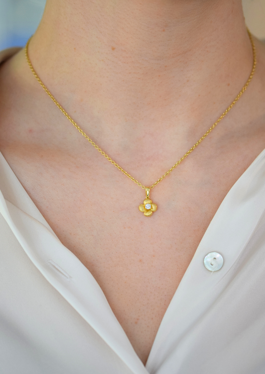 gold flower diamond pendant