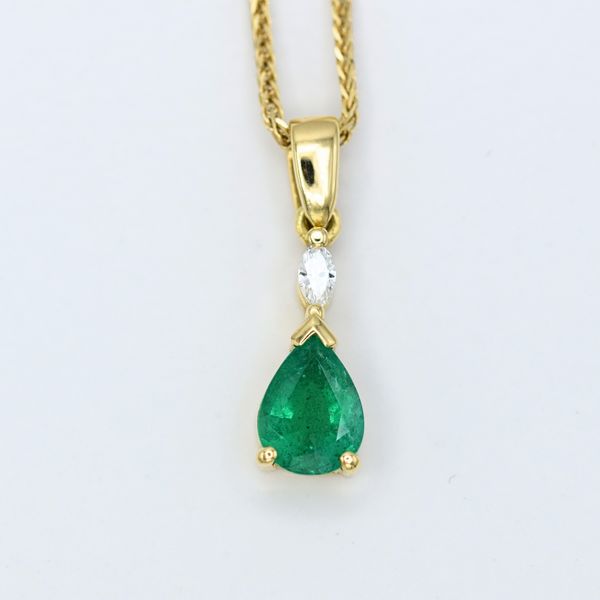 pear_cut_zambian_emerald_with_marquise_white_diamond_pendant_in_yellow_gold