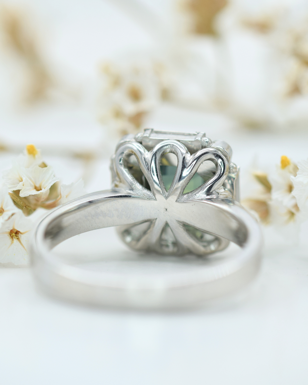 platinum-green-sapphire-ring-decorative-basket