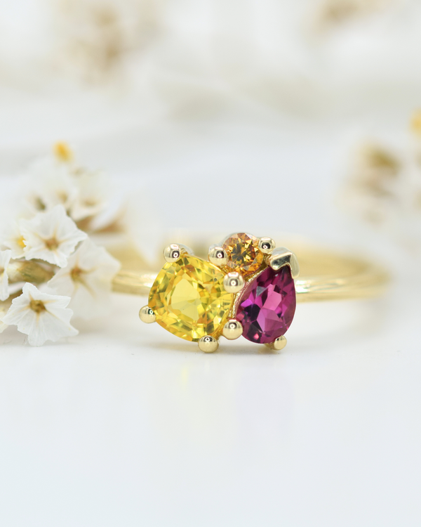 sapphire-and-diamond-array-ring-yellow-gold-2