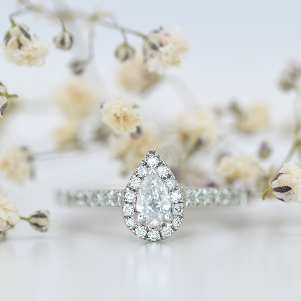 white_gold_pear_diamond_halo_ring_with_diamond_set_shoulders